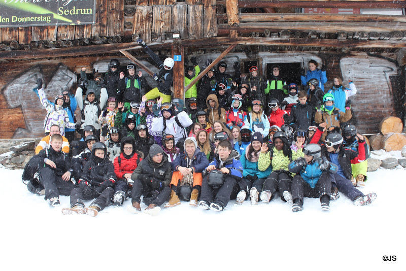 Gruppenfoto: Solgrabenschüler in winterlicher Bergwelt